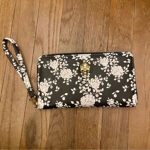 NWOT Betsey Johnson Black and White Floral Wristlet with Gold Skull